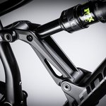 Our exclusive thru-axle pivot offers a more-secure link between swing arm and the main frame for greater responsiveness and stability as you ride. No twist, flex or special tools required.