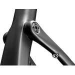 Thru-axle pivot locks the left and right seat-stays together, preventing independent rotation for a solid feel and  instantaneous response.