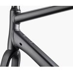 The frame features highly truncated airfoil tube shapes that offer the same weight, and equal or better stiffness, than round tubes, but can reduce drag by up to 30%.