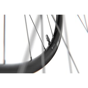 DT Swiss GR 1600 SPLINE db 25 12/142 mm Shimano takakiekko