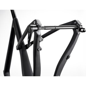 Speed Release thru-axles offer the stiffness and solid feel of a thru-axle, with the easy use of a quick release axle. Compatible with most thru-axle wheelsets.