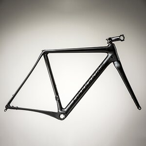 The seat stays and chain stays are shaped and flattened to absorb shock, adding an additional level of comfort, traction and control to your ride.