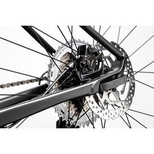 The ultra-light forged brake mount is compatible with modern flat-mount calipers, making adjustments or future upgrades easier.