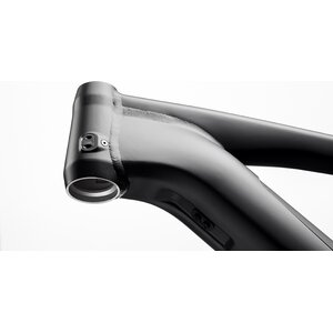 Aluminum construction that’s a cut above. High-performance tube shapes, extensive weight-saving butting, and seamless double-pass welds deliver a ride unlike anything in its class.