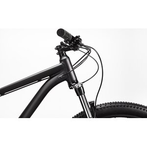 A slack 68° head angle creates exceptionally stable handling so that you can charge the descents with confidence.