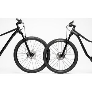 The smaller sizes of Trail roll on 27.5" wheels, while the larger sizes come with 29" wheels to deliver the best blend of fit, fast and fun for every rider.