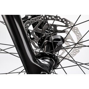 An integrated wheel sensor helps track your activity (like speed, distance and calories burned), registers your bike, reminds you of needed service and more, all through the free Cannondale App.