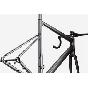CAAD bikes have always been known for their surprisingly smooth ride. CAAD13 is even smoother, thanks to the newly designed SAVE rear triangle, integrated seat binder and 27 KNØT seat post.