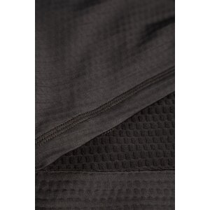 Grid back insulating fabric balances great insulation and breathability