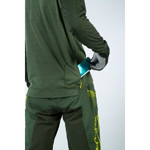 Contains >80% recycled fabric