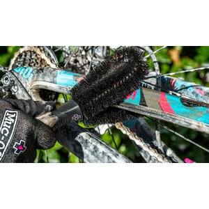 Muc-Off Two Prong brush