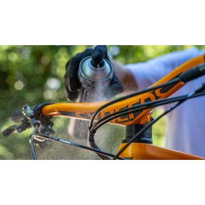 ANTI-CORROSION
Bike Protect drives out moisture from the deepest depths of your rig to help protect against corrosion and rust build-up.