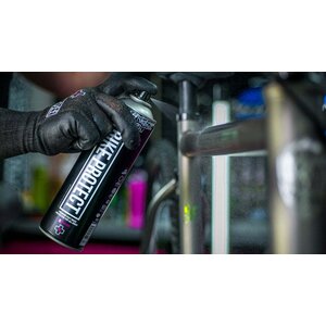 ALL OVER PROTECTION
Safe on frame, metal parts, plastics, rubber, paint and carbon fibre
