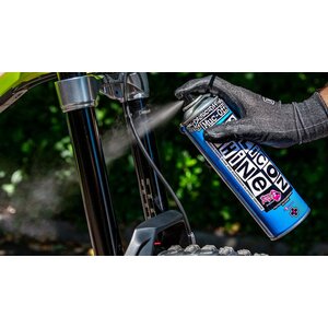 SILKY SMOOTH SUSPENSIONReduces friction on fork stanchions and rear shocks