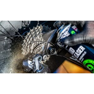 WATER SOLUBLE
Suitable for chains, gears, mechs and individual components and simply rinsed away with water to leave your bike looking factory fresh.