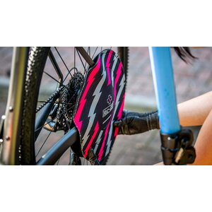 PROTECT IN TRANSIT
The perfect travel companion. Fit them over your rotors to keep them protected against any bumps and bruises on your way to your next ride.