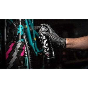 AVOID OVERSPRAY
Designed to protect your discs from overspray of protectant and lube, the Disc Brake Covers will shield your brakes from contaminants and prevent against loss of braking power often caused by overspray.