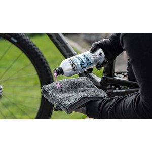 Muc-Off Two Prong brush